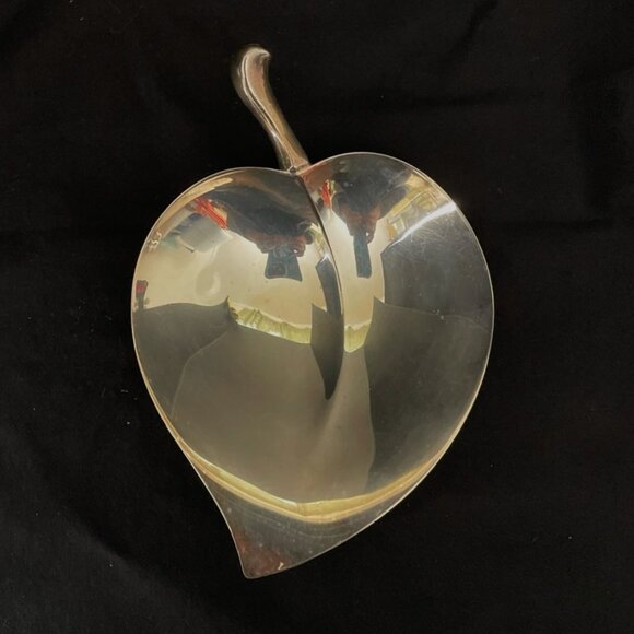 FB Rogers Silver Co Silver Plate Leaf Shaped Dish 3 Ball Feet Candy Trinket Nuts - Picture 1 of 3